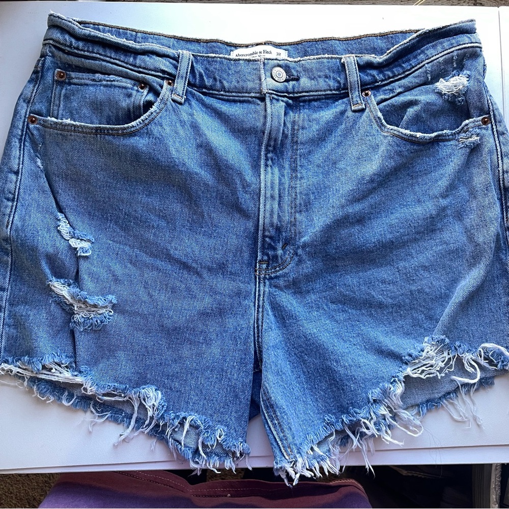 Abercrombie 4’ mom shorts - curve love - size 32